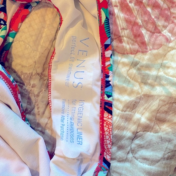 💖 Beautiful One Piece Swimsuit 💖 - Picture 6 of 7